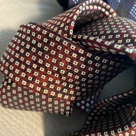 Beautiful bundle of Varvatos narrow new ties never worn. Stunning workmanship. - Picture 4 of 12